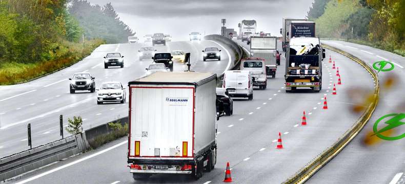 Charger son véhicule électrique tout en roulant : une première mondiale !