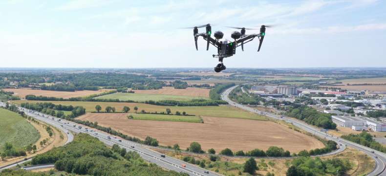 Drones info-trafic : des vues aériennes et dynamiques du trafic sur autoroute