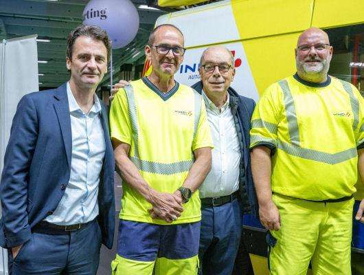 mondial-auto-vinci-autoroutes-hommes-en-jaune