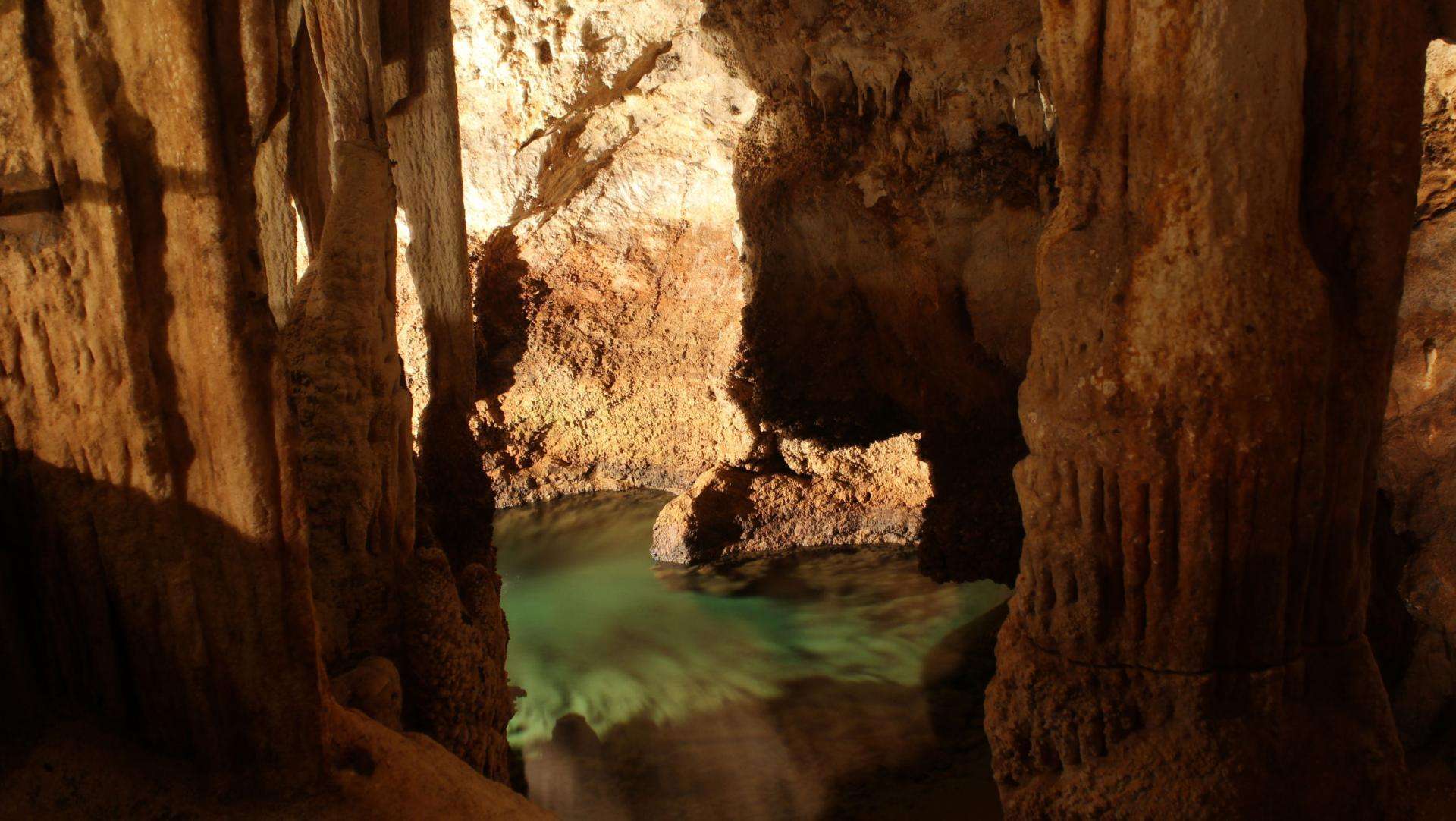 Grotte-de-limousis