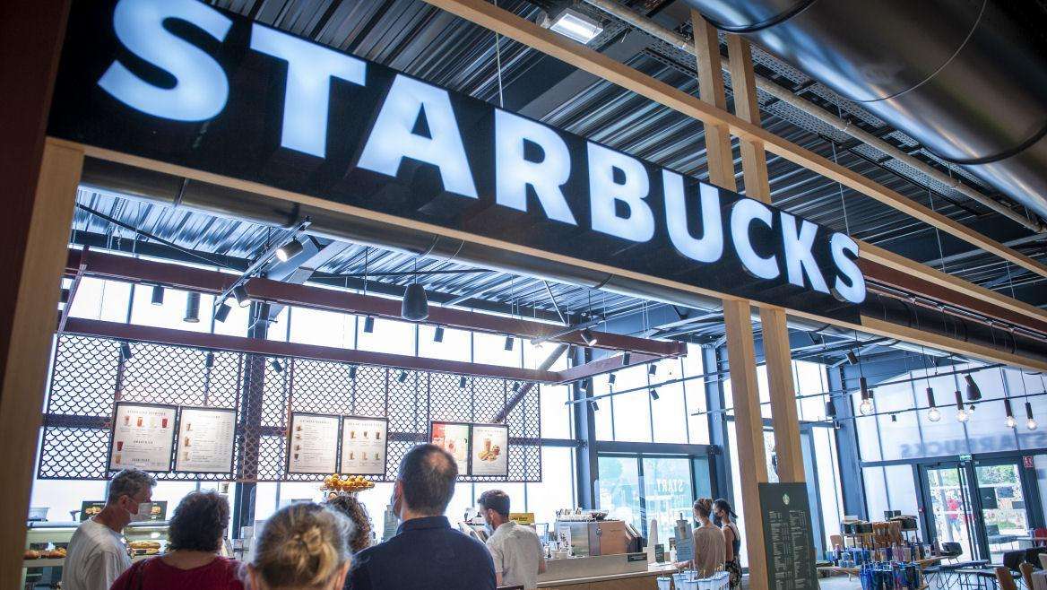 starbucks-enseigne-autoroute