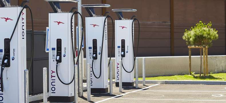 Véhicules électriques: une station de recharge «HAUTE PUISSANCE» inaugurée à Poitiers