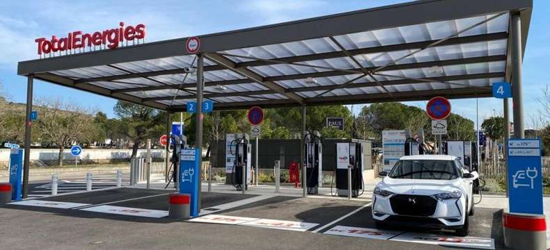 Comment payer sa recharge électrique sur l’autoroute ?