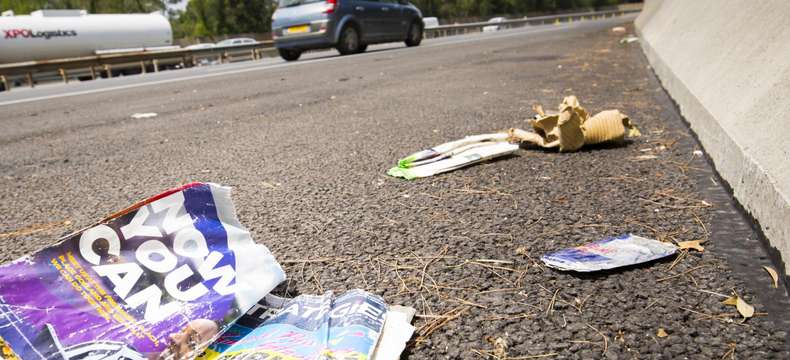 Sur autoroute, retenez-vous de jeter vos déchets par la fenêtre !