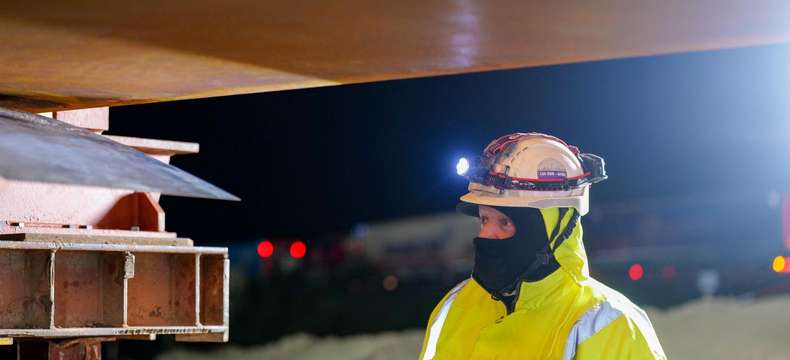 Lançage de l'ouvrage "saut de mouton" sur l'autoroute A10 à Orléans : accostage réussi