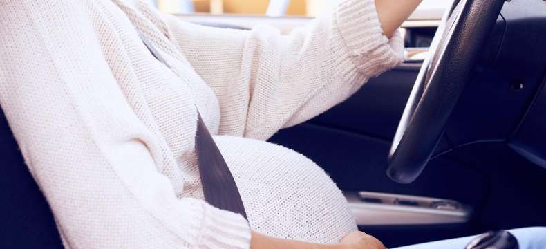 Enceinte en voiture : 5 conseils pour voyager en toute sécurité 